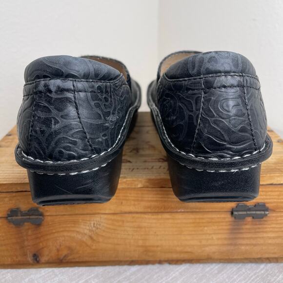 Alegria Debra Slip On Shoes Women 41 Black Floral Embossed Leather Comfort Work - Picture 8 of 9